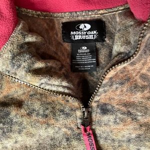 Mossy Oak Camo quarter zip up jacket pink details